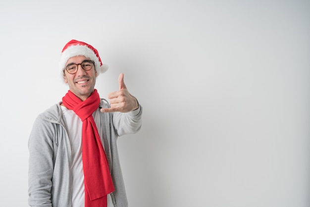 Conceitos de Natal - jovem gesticulando