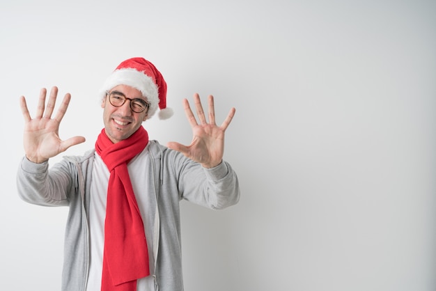 Conceitos de Natal - jovem gesticulando