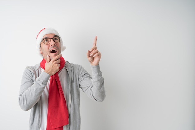 Conceitos de Natal - jovem gesticulando