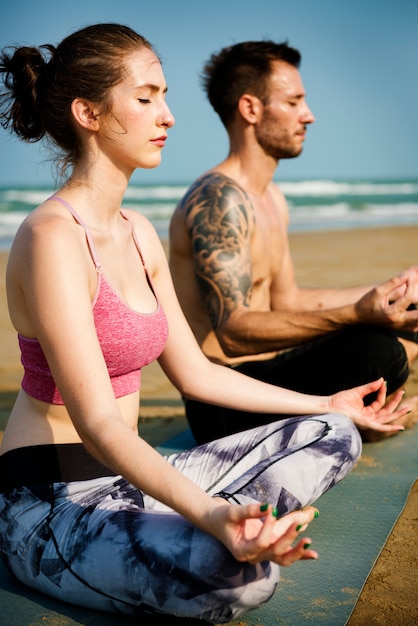 Concentración de la meditación de la yoga Concepto sereno pacífico de la relajación