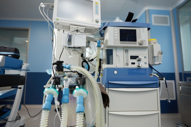 El concentrador de oxígeno médico está listo para usar frente a la sala de emergencias del hospital Dispositivo médico Cilindro de oxígeno portátil individual para poner gas a pacientes con trastornos respiratorios