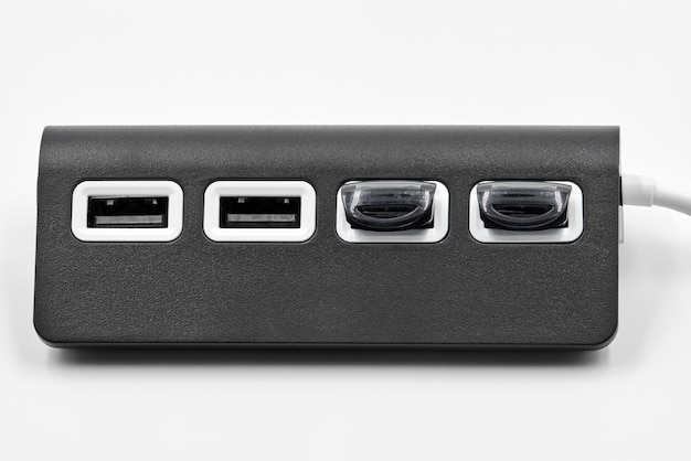 Concentrador USB portátil negro para cuatro conexiones con memorias USB