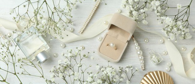 Concepto de accesorios de boda con anillo de bodas, cerrar