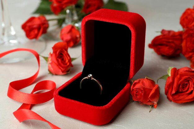 Concepto de accesorios de boda con anillo de bodas, cerrar