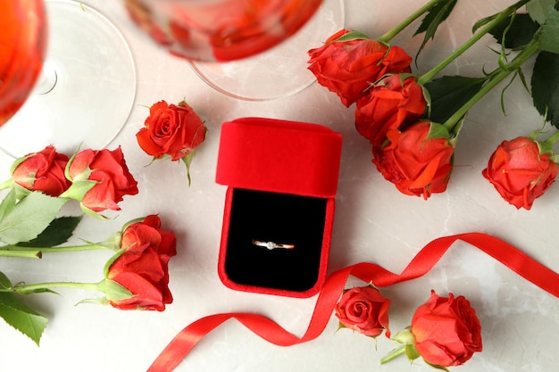 Concepto de accesorios de boda con anillo de bodas, cerrar