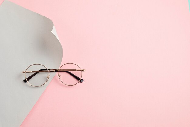 Concepto de accesorios de moda de anteojos con estilo