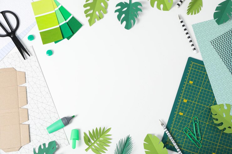 Concepto de accesorios de patchwork sobre tapete de corte de fondo blanco