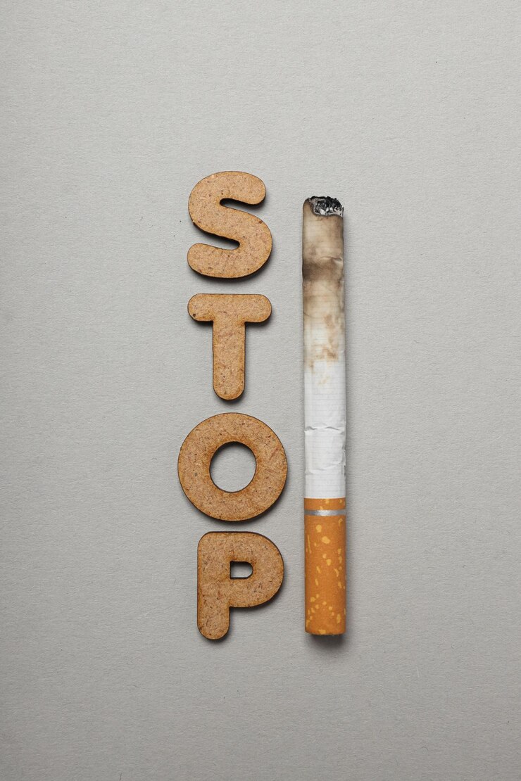 Concepto de adicción al tabaco palabra STOP vista superior