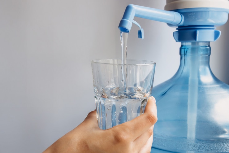 Foto concepto de agua potable vaso de agua