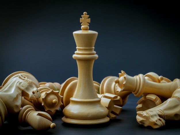 El concepto de ajedrez salva al rey y guarda la estrategia.
