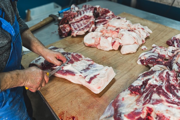 El concepto de alimentos para el procesamiento de la carne de cerdo en el matadero