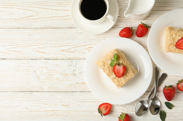 Concepto de almuerzo con tarta de Napoleón