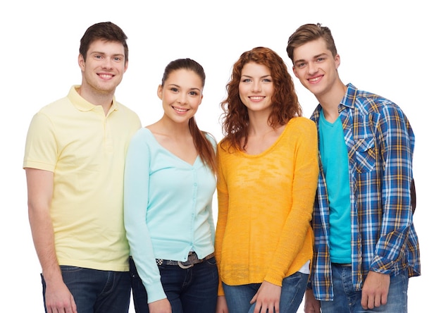 concepto de amistad, juventud y gente - grupo de adolescentes sonrientes