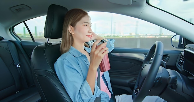 Concepto de automóvil inteligente de conducción autónoma