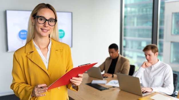 Foto concepto de banner de mujer de negocios con espacio de copia