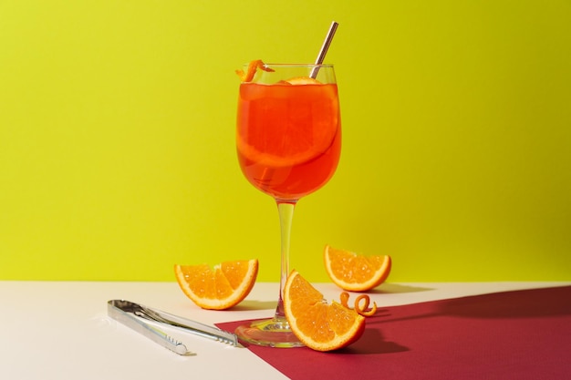 Concepto de bebida alcohólica deliciosa Cóctel Aperol Spritz