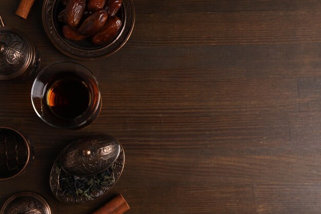 Concepto de bebida caliente tradicional turca espacio de té turco para texto