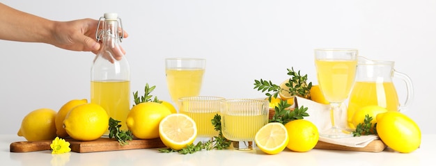 Concepto de bebida sabrosa Limoncello licor de limón italiano