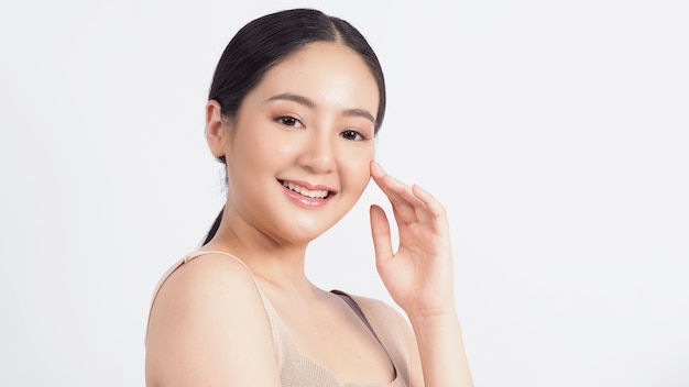 concepto de belleza y piel joven mujer asiática belleza cara maquillaje cosmético para el cuidado de la piel