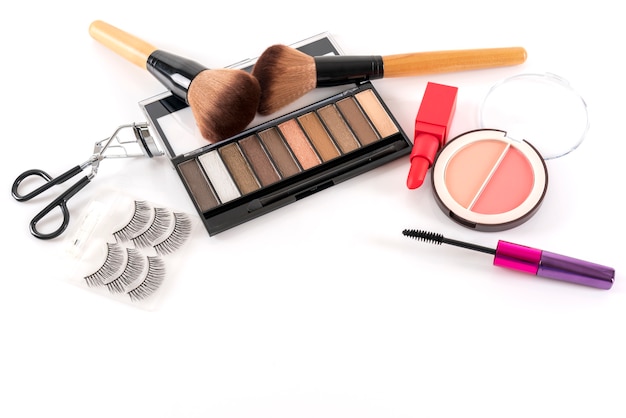 Concepto de belleza: productos cosméticos para maquillaje