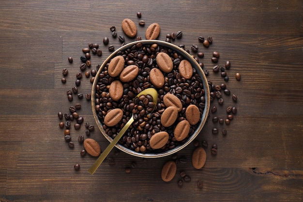 Concepto de bocadillo sabroso para galletas de bebidas calientes en forma de semillas de café