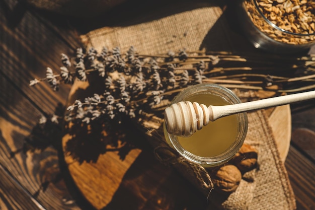 Foto concepto de buenos días dulce miel y lavanda