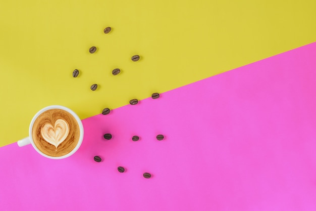 Foto concepto de café capuchino y café en grano