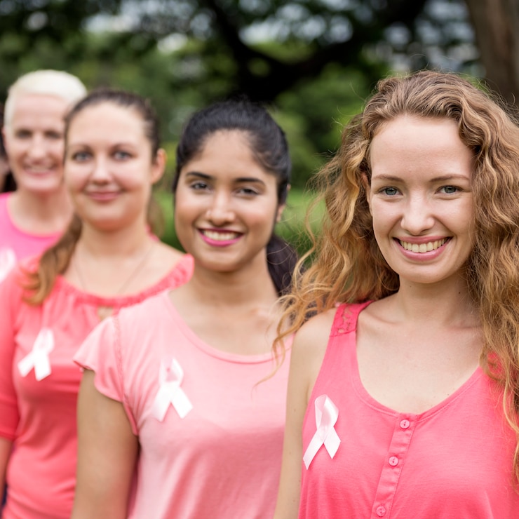 Foto concepto de caridad de apoyo de cáncer de mama de mujeres