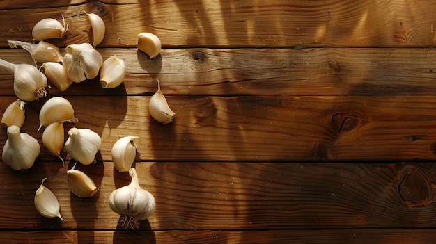 El concepto del cartel de recetas de cocina con ajo en la mesa de madera