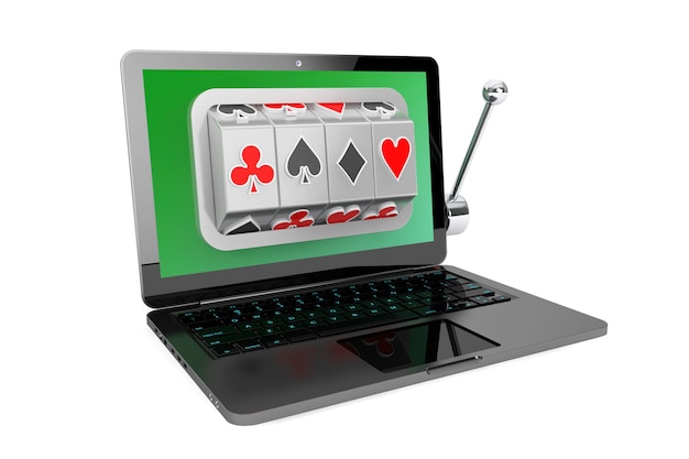 Concepto de casino online. Máquina tragamonedas dentro del portátil sobre un fondo blanco.