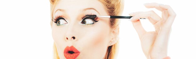 Concepto de cejas hermosas cejas gruesas una mirada vívida cejas perfectas corrección pinup