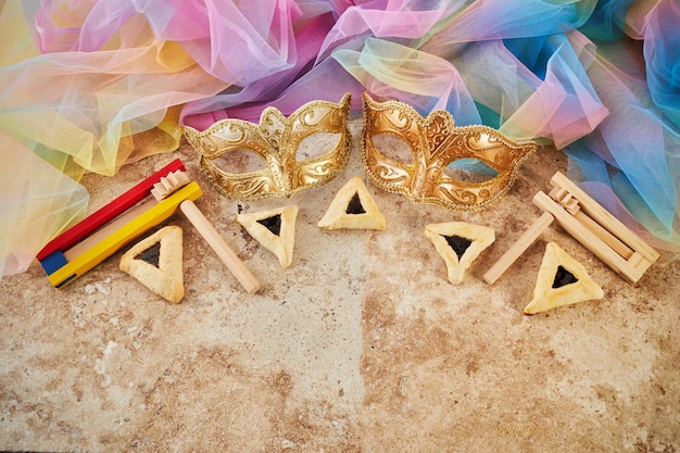 Concepto de celebración de Purim fondo de carnaval judío hamantaschen o hamans orejas galletas carnaval ma