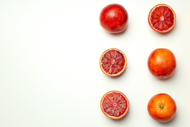 Concepto de cítricos con espacio naranja rojo para texto