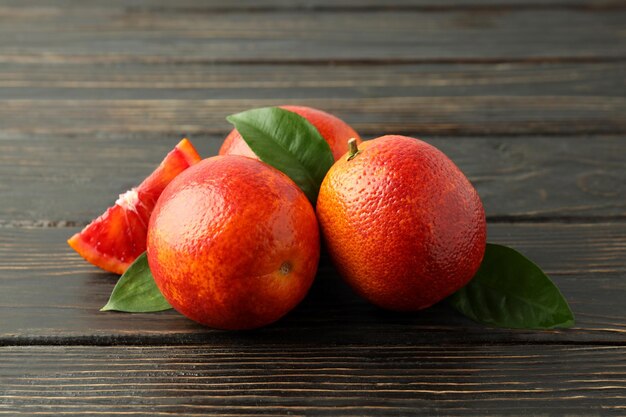 Concepto de cítricos con naranja roja de cerca