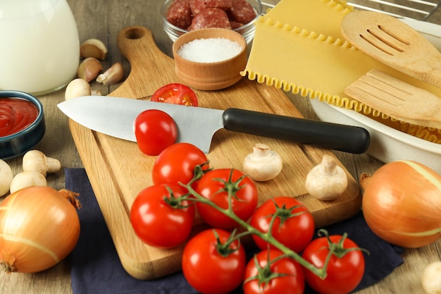 Concepto de cocina cocinar lasaña de cerca