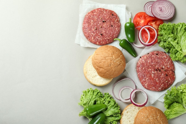 Concepto de cocinar hamburguesa con ingredientes de hamburguesa