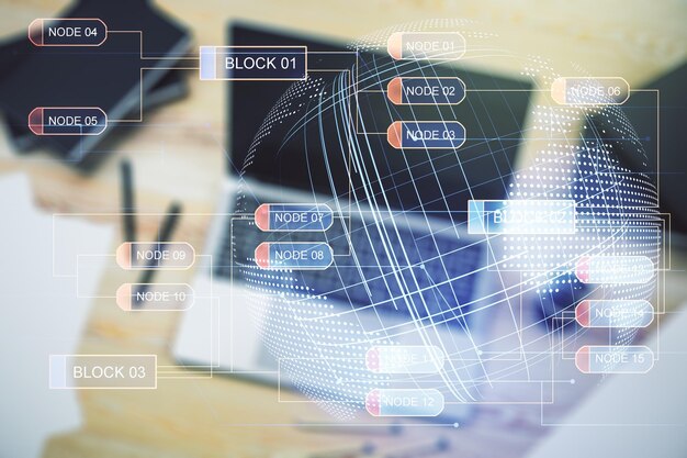 Concepto de codificación creativa abstracta con mapa mundial sobre fondo de portátil moderno Multiexposición