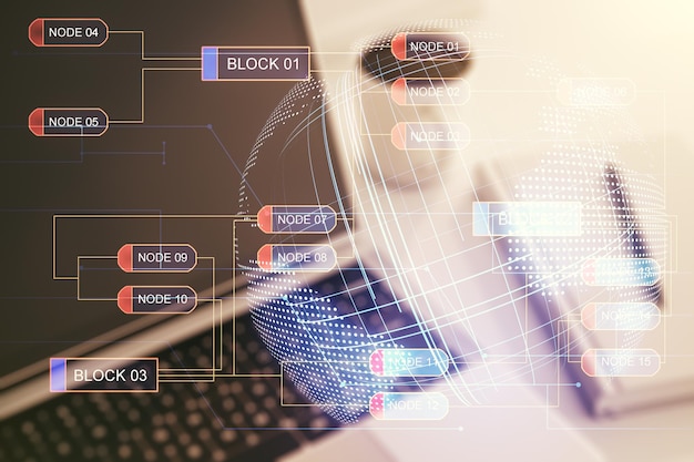 Concepto de codificación creativa abstracta con mapa mundial sobre fondo de portátil moderno Multiexposición