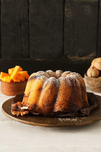 Concepto de comida de ambiente otoñal Pastel de calabaza espacio para texto