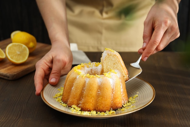 El concepto de la comida deliciosa de hornear es un delicioso pastel de limón.