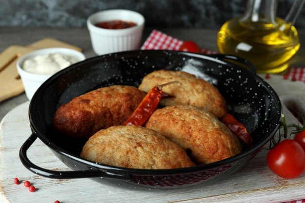 Concepto de comida sabrosa con chuletas, cerrar