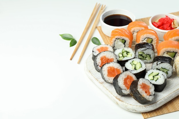 Concepto de comida sabrosa con espacio de sushi para texto