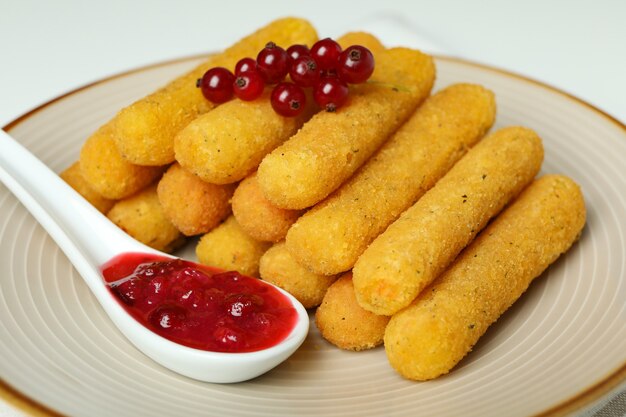 Concepto de comida sabrosa con palitos de queso, cerrar