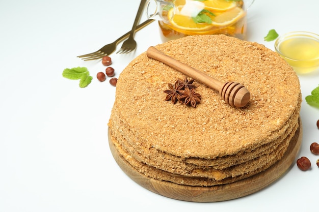 Concepto de comida sabrosa con pastel de miel espacio para texto