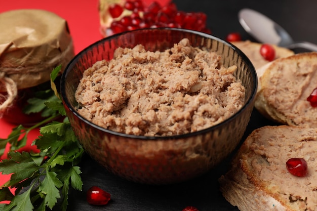 Concepto de comida sabrosa con paté, cerrar