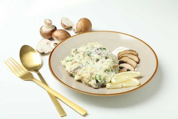 Concepto de comida sabrosa con risotto con champiñones