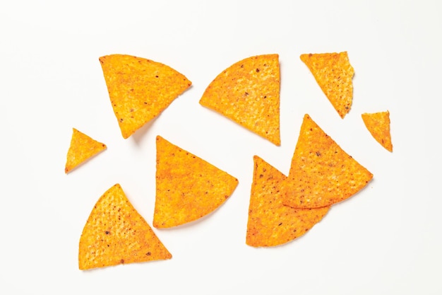 Concepto de comida sabrosa y snacks chips de maíz