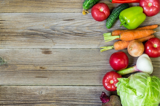 Concepto de comida sana con verduras frescas.