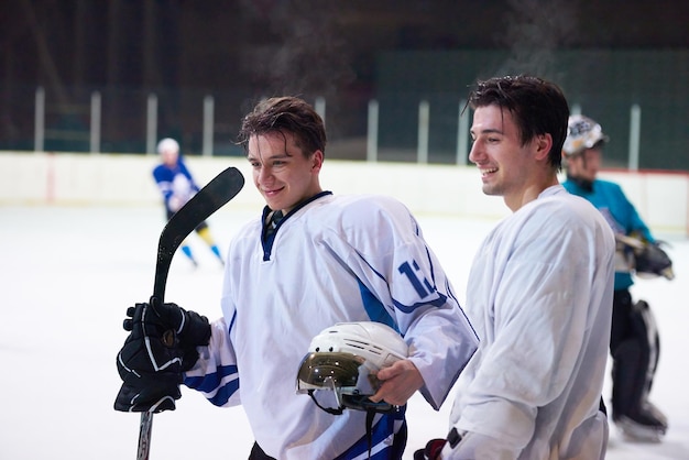 concepto de competencia de jugadores deportivos de hockey sobre hielo