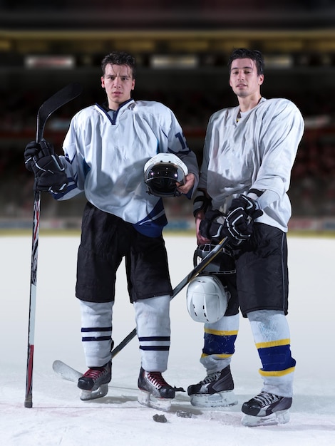 Foto concepto de competencia de jugadores deportivos de hockey sobre hielo